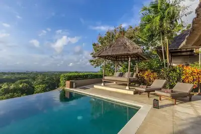 Image de Bayu, Villa de luxe 4 chambres, voiture + chauffeur, vue magnifique sur l'océan, Uluwatu