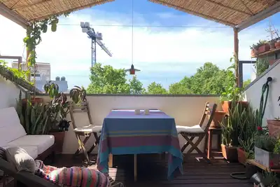 Image de Duplex avec terrasse, pleine de soleil et vue sur le château, à 400m de Baixa