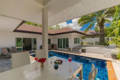 Image de 4 Br Villa avec piscine privée (Ga)! ! !