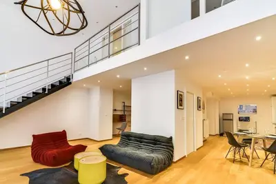 Image de loft luxe 127m2 a 500m cathedral 2br 2bth