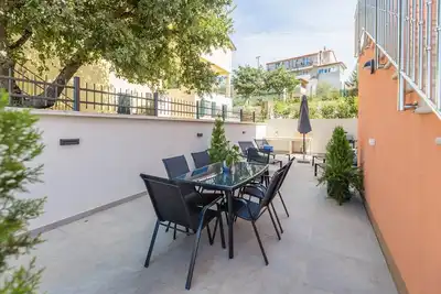 Image de Appartement neuf et moderne pouvant accueillir jusqu'à 5 personnes avec 3 chambres près de Porec