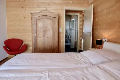 Image de quatre: vacances dans une maison en bois bio - en harmonie avec la nature