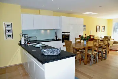 Image de 1 évaluation à \"e-domizil\": 4. 80 sur un maximum de 5. 0 points