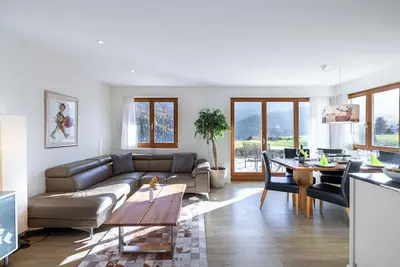 Image de 9 évaluations sur \"e-domizil\": 4. 51 sur un maximum de 5. 0 points