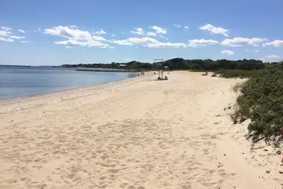 Image de À quelques pas de la plage, vue sur la mer, piscine