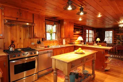 Image de Maison principale - Cabane en bois historique restaurée, connue sous le nom de ferme Ennis