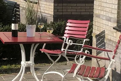 Image de Perle à droite sur l'IJsselmeer avec une jetée et une connexion Wi-Fi interne