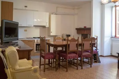 Image de Casa della Posta 2, 2ème étage, centre historique, vue sur une route calme et les montagnes