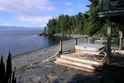 Image de Driftwood Beach House, maison en bord de mer, bain à remous, familial et facile d'accès