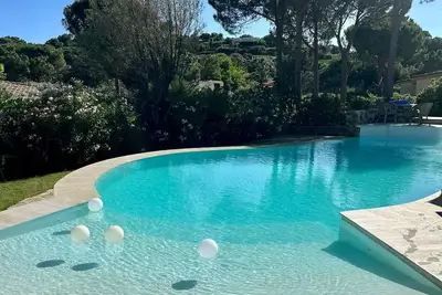 Image de Villa Bibi with swimming pool, three doubles, garden, private beach.