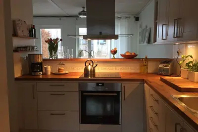 Image de Vie moderne et confortable - Stockholm ainsi que la nature au coin de la rue