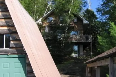 Image de 6 couchages, à quelques minutes de Huntsville, plage de sable, charme rustique!