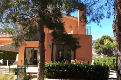 Image de villa contemporaine avec piscine au sein du golf Bonmont 6 people