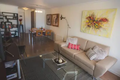 Santiago De Chile Centre-ville moderne 2br 2 Ba, A / C, W / D, Vues sur le balcon, Emplacement! ! !