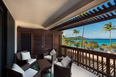 Image de As Seen Oh Hgtv /Fully Renovated Beachfront Duplex Villa. Located in building B.