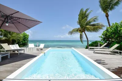 Image de Villa Paradisiac, en bord de mer, piscine à débordement et moderne