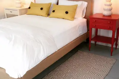 Image de Chambre du village donnant sur l'église historique