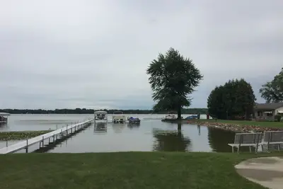 Image de Belle maison de location Bass Lake! Vues et accès au lac. À 16 km de Culver Academy