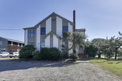 Image de North End Oceanside-4br / 3ba North End Duplex à quelques pas de la plage!