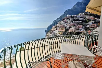 Image de Villa Faustina B: Un appartement lumineux et ensoleillé situé dans le centre de Positano.
