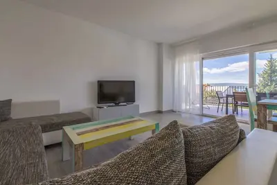 Image de Appartement de vacances avec air conditionné et une piscine extérieure