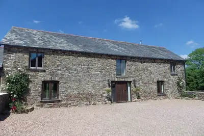 Image de Meadow Cottage (Sleeps 8/9. 4 bedrooms) Piscine couverte chauffée et étang de pêche