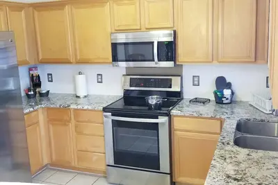 Image de Maison récemment rénovée de 3 ch avec mezzanine disponible.