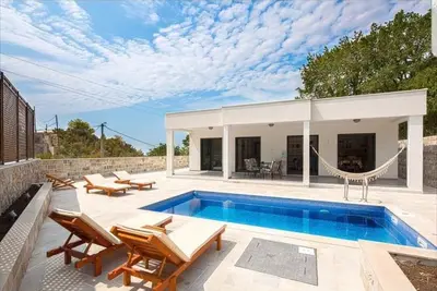 Image de Notre villa est située à 8 km de budva dans un village très calme
