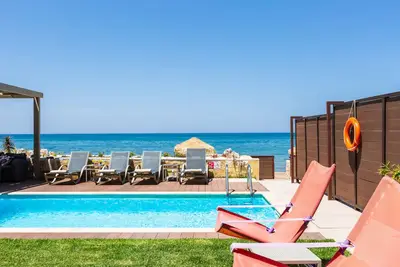 Image de Résidence Espera Luxury Front Beach, piscine privée et à pied de toutes les commodités!