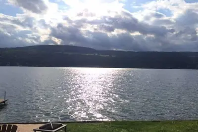 Image de Sunnyside Shore - Retraite Lakefront, 2 chambres, 1 salle de bains, 4-6 personnes
