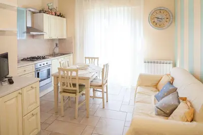 Image de Evelyn - comfortable, pour 5, centrale, à 500 mètres de la plage, avec parking