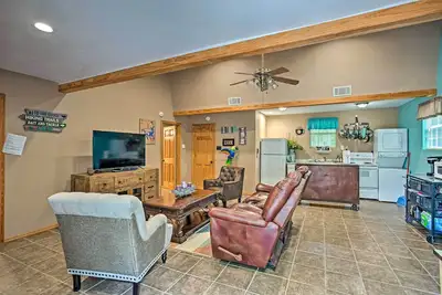 Image de Nouveau! Lake Texoma Cabin - 1 mi. au parc et Ă la rampe de bateau