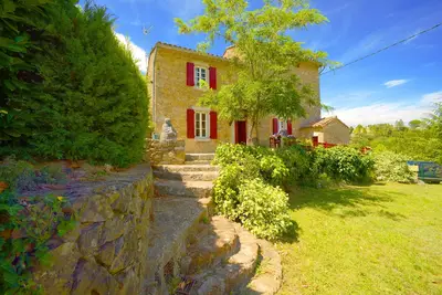 Image de Mas aux portes du piémont cévenol et des vignes.
