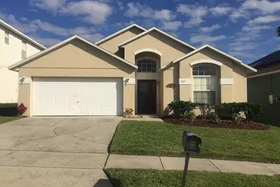 Image de Villa 4br / 3ba avec piscine et salle de jeux - 5 min de la chaleur de la piscine gratuite de Disney