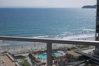 Image de 12e Etage Vue Mer! Largest 1br / 1ba Avec Balcon Largest! Tout Upscale!