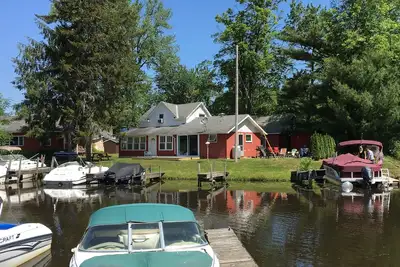 Image de Cozy Canal Front Home à Wonderful Sylvan Beach, Ny