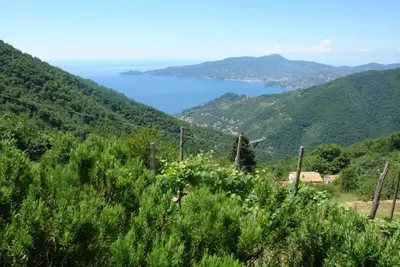 Image de Sestri Levante, Vue sur la baie de Portofino, maison de montagne