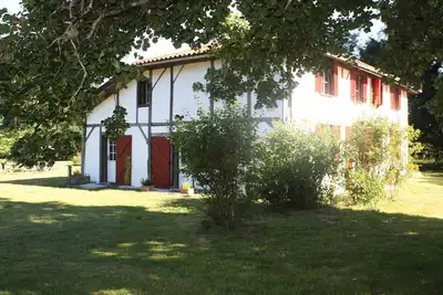 Image de Métairie du 19°, entièrement restaurée, au grand calme, 10 personnes. Piscine.