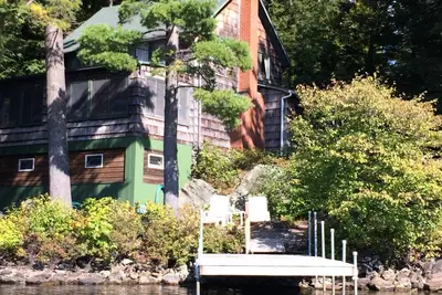 Image de Deux jolis chalets sur le lac Iroquois près de Burlington, Vermont