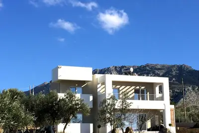 Image de Villa Triantafilia: Nouvelle villa de montagne de luxe pour 8 dans le centre de Kos près de la plage