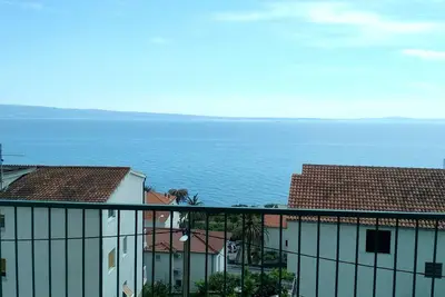 Image de Coucher de soleil appartement avec terrasse vue mer et piscine
