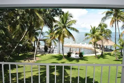 Image de Charmante maison de 2 chambres à l'étage avec vue sur la baie - Little Bay Upper Level