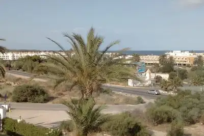 Image de Appartement avec 1 chambres en rez de chaussée avec terrasse, A / C et piscine nº1 1