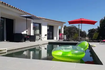 Image de Villa lumineuse, ensoleillée, piscine, proche plage