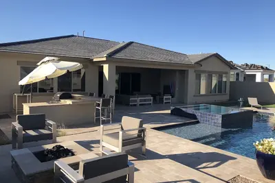 Image de Retraite dans le désert à Estrella Mountain Ranch avec piscine privée dans une communauté fermée