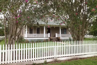 Image de Strauss Haus Centre-ville Cat Spring