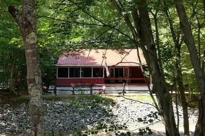 Image de # 7 Adirondack @ Birchwood Cottages au lac Loon. Bord de l'eau familial