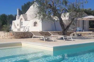 Image de Villa & Trulli rénovée, piscine privée, intimité dans les oliveraies, Ceglie 2, 5 km