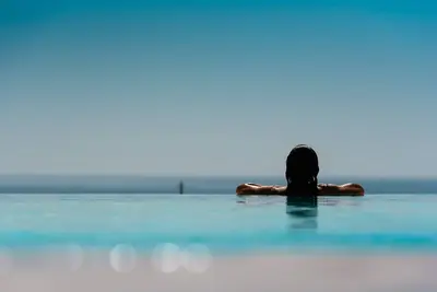 Cycladic Breeze villa est une villa de charme avec piscine et vue magnifique sur la mer