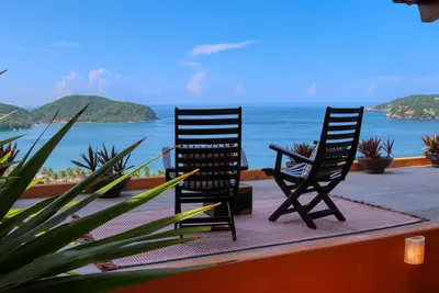 Image de Villa Estrella del Mar - Casa Zih 3: Un Vista panoramique au-dessus de Playa la Ropa